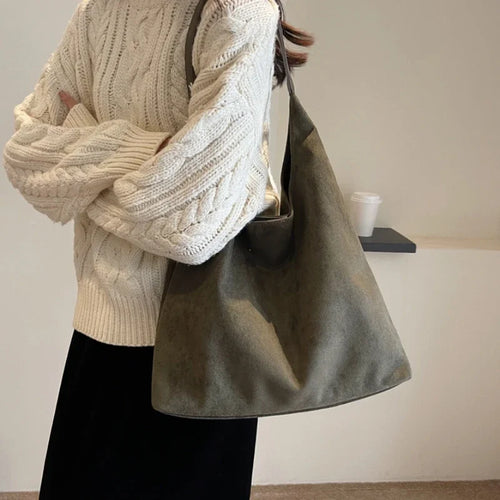 Olivia – Le sac suédine élégant et intemporel