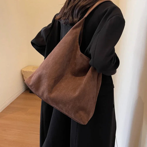 Olivia – Le sac suédine élégant et intemporel